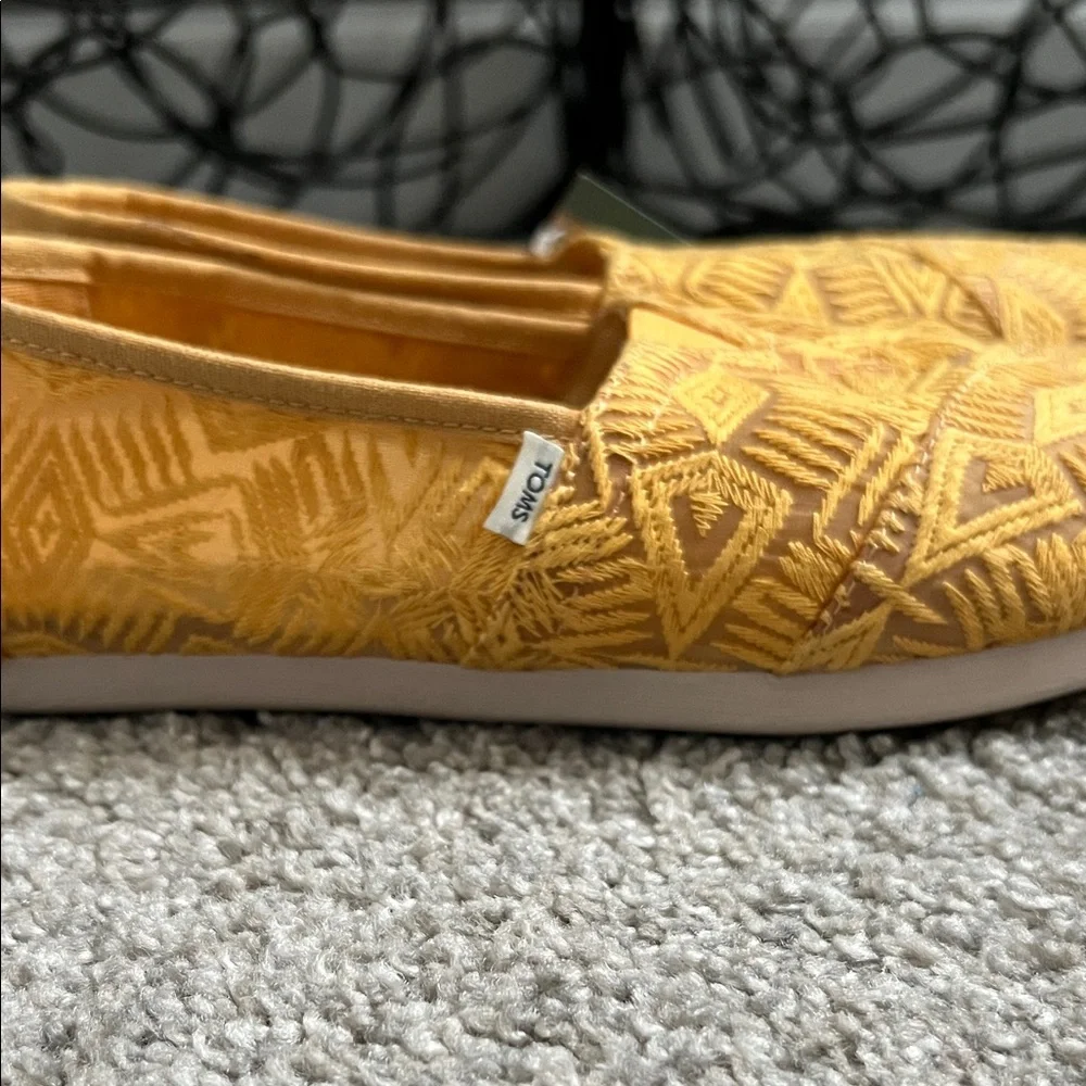 TOMS Yellow Geometric Embroidered Slip-Ons - Picture 8 of 10